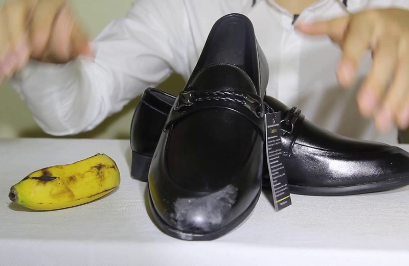 Cách làm sạch giày da bằng vỏ chuối đơn giản, giá rẻ. Hướng dẫn cách làm sạch giày da siêu tiết kiệm
